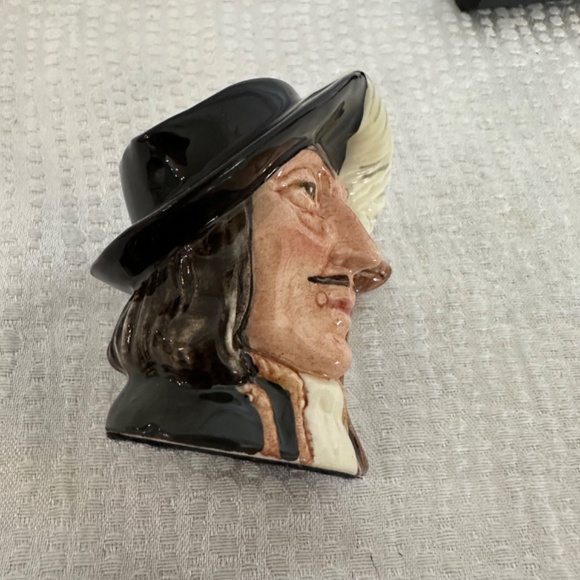 Royal Doulton, vintage 1955, miniature porcelain Toby Jug - Picture 2 of 7